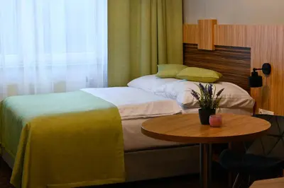 Łóżko lub łóżka w pokoju w obiekcie Zielone Apartamenty z aneksem kuchennym
