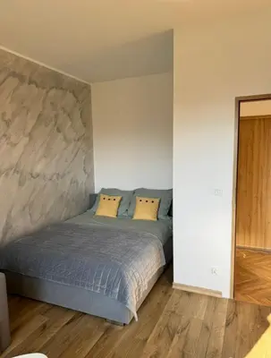 Łóżko lub łóżka w pokoju w obiekcie Dawna Mleczarnia Apartamenty SŁONECZNY