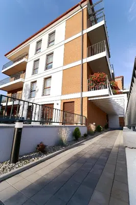 Budynek, w którym mieści się apartament