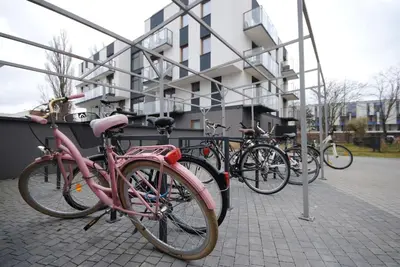 Rowery dostępne w obiekcie Art Marina nad rzeką z bezpłatnym parkingiem lub w pobliżu