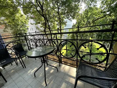 Balkon lub taras w obiekcie Big Apart next to Galeria Dominikańska - 4 Rooms