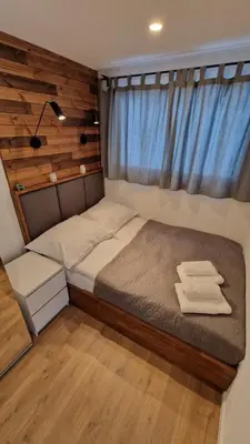Łóżko lub łóżka w pokoju w obiekcie Brzuchem do góry