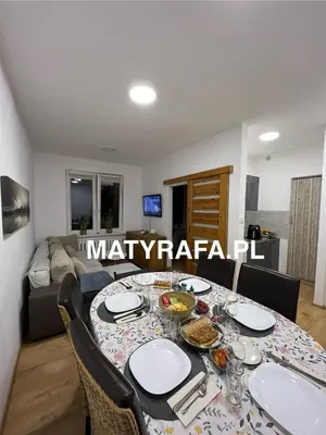 Telewizja i/lub zestaw kina domowego w obiekcie ApartmentsByMatyrafa-I