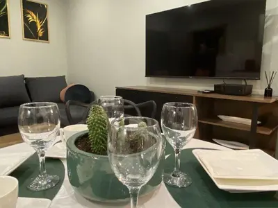 Telewizja i/lub zestaw kina domowego w obiekcie Apartament Błogi Sen III - komfortowy nocleg w spokojnej lokalizacji