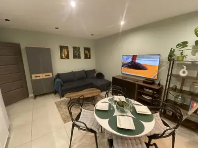 Telewizja i/lub zestaw kina domowego w obiekcie Apartament Błogi Sen III - komfortowy nocleg w spokojnej lokalizacji