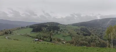 Przyroda w pobliżu tego domu w stylu alpejskim