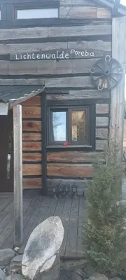 Budynek, w którym mieści się dom w stylu alpejskim