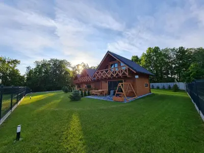 Ogród w obiekcie Słoneczne Domki Sudety - Domki Całoroczne Kotlina Kłodzka