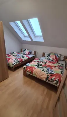 Łóżko lub łóżka w pokoju w obiekcie Dom pod Wroclawiem19