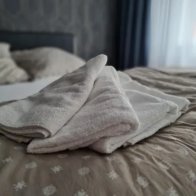 Łóżko lub łóżka w pokoju w obiekcie Mieszkanie w nowoczesnym Halo Apartament w centrum