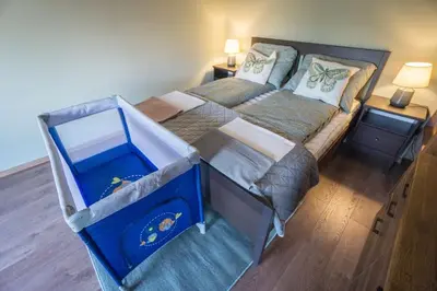 Łóżko lub łóżka w pokoju w obiekcie Uroczy apartament Wita Stwosza most Kłodzko
