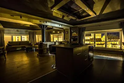 Hol lub bar w obiekcie Uroczy apartament Wita Stwosza most Kłodzko