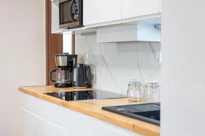 Kuchnia lub aneks kuchenny w obiekcie Apartament na deptaku z klimatyzacją, MyWeek