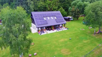 Ogród w obiekcie Chwila Moment - dom w okolicy Czarnej Góry, nad rzeką