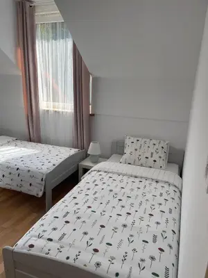Łóżko lub łóżka w pokoju w obiekcie Apartamenty AGAT
