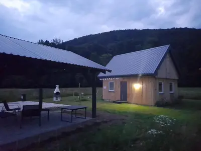Przyroda w pobliżu tego domu w stylu alpejskim