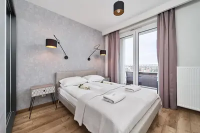 Łóżko lub łóżka w pokoju w obiekcie Tawryczewskiego Apartments Wrocław by Noclegi Renters