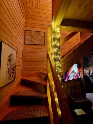 Telewizja i/lub zestaw kina domowego w obiekcie Domek pod Ostoją Góry Sowie
