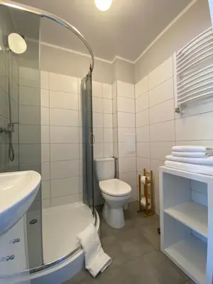 Łazienka w obiekcie APARTAMENT OŚ. ZŁOTE 5F