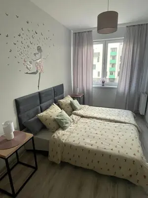 Łóżko lub łóżka w pokoju w obiekcie Apartament Letnia 28