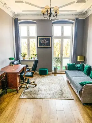 Część wypoczynkowa w obiekcie Cozy Room in Artistic District 2 Bathrooms Center