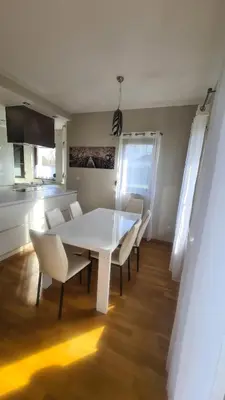 Kuchnia lub aneks kuchenny w obiekcie Dom pod Wroclawiem13