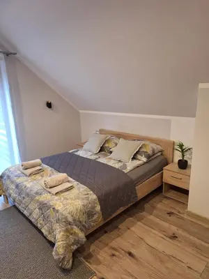 Łóżko lub łóżka w pokoju w obiekcie Apartamenty Dębowy Zakątek w Dolinie Baryczy