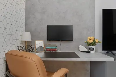 Telewizja i/lub zestaw kina domowego w obiekcie Marina Na Grobli Studio Apartments by Noclegi Renters
