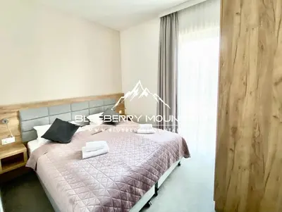 Łóżko lub łóżka w pokoju w obiekcie Blueberry Mountain Czarna góra