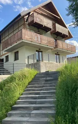Budynek, w którym mieści się apartament