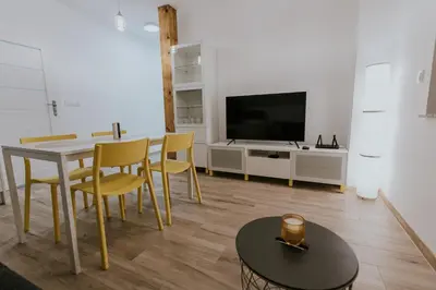 Telewizja i/lub zestaw kina domowego w obiekcie Zapomniany Zdrój