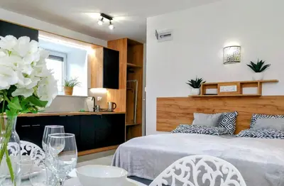 Łóżko lub łóżka w pokoju w obiekcie nowy Rustykalny apartament z tarasem - Willa Sowia