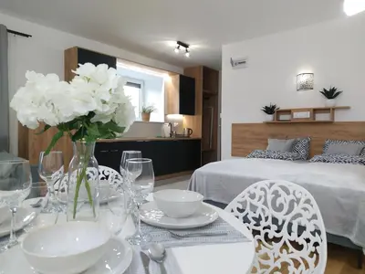 Łóżko lub łóżka w pokoju w obiekcie nowy Rustykalny apartament z tarasem - Willa Sowia