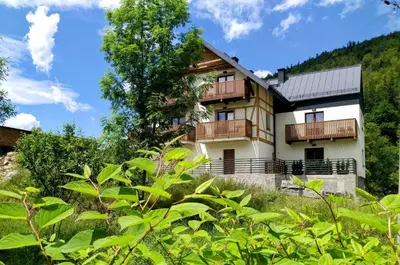 Budynek, w którym mieści się apartament