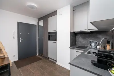 Kuchnia lub aneks kuchenny w obiekcie ApartWro 3th - apartament przy dworcu głównym PKP, balkon, garaż, rowery