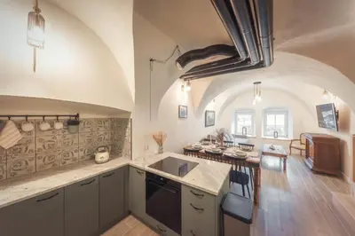 Kuchnia lub aneks kuchenny w obiekcie Loft w kamienicy