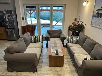 Część wypoczynkowa w obiekcie Willa Bukówka Dom całoroczny w górach nad jeziorem z jacuzzi i sauną
