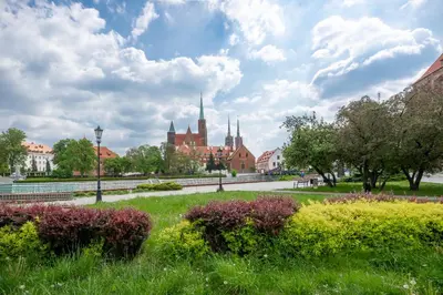 Ogród w obiekcie Apartament Mały PRL - Młyn Maria - Art Apartments