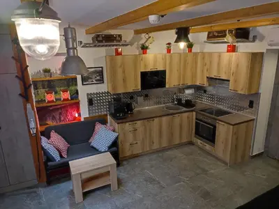 Kuchnia lub aneks kuchenny w obiekcie Noclegi pod Wiaduktem