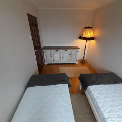 Łóżko lub łóżka w pokoju w obiekcie Mieszkanie z balkonem
