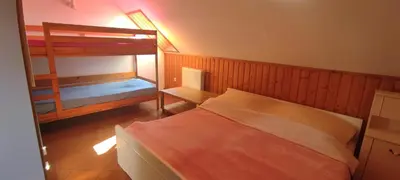 Łóżko lub łóżka w pokoju w obiekcie Przy Kominku Polanica-Zdrój