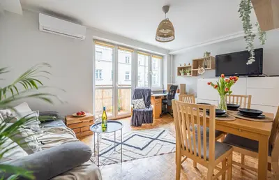 Telewizja i/lub zestaw kina domowego w obiekcie NiceOne Apartment Number 1 - W samym Centrum! Widok na deptak, AC