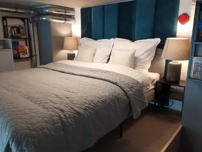 Łóżko lub łóżka w pokoju w obiekcie Wroclove Airport Loft