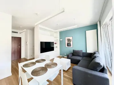 Telewizja i/lub zestaw kina domowego w obiekcie Elegant Apart-800m Main Square-Parking and lift
