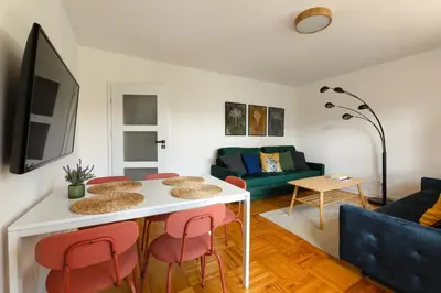 Telewizja i/lub zestaw kina domowego w obiekcie Zakątek Kudowa Rodzinny